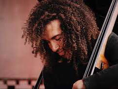 De Doorbraak van.... contrabassist James Oesi