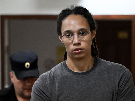 Amerikaanse basketbalster Griner vrij na ruil tegen Russische wapenhandelaar