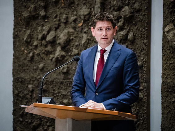 De Vraag aan Den Haag: Wat is het verschil tussen een fractievoorzitter en een partijleider?