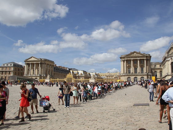 De mens is onlosmakelijk verbonden aan de wachtrij