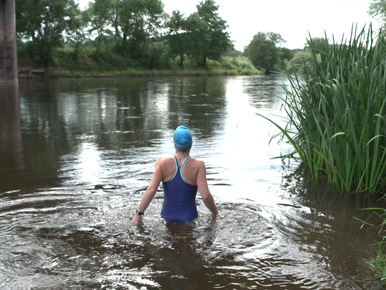 Britten zwemmen in hun eigen riool