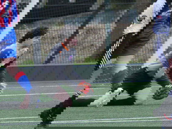 Eathon is een transman, en keeper in het dameselftal van zijn vereniging