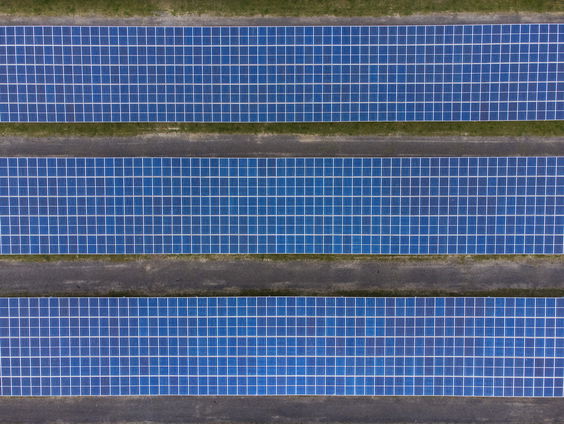 Als je tonnen investeert in zonne-energie én tonnen investeert in steenkool, waar sta je dan als China qua klimaatbeleid?