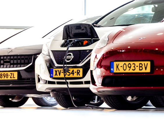 Waarom is elektrisch rijden minder populair dan vorig jaar?
