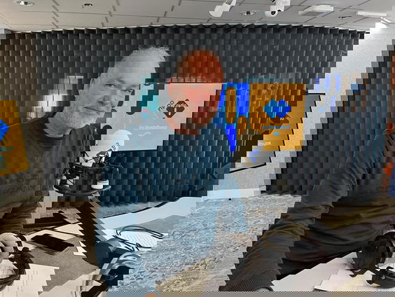 Wieler- en schaatscommentator Herbert Dijkstra over nieuwe theatershow vol anekdotes