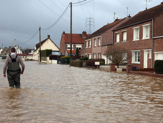 Hoe beïnvloeden maatregelen tegen hoogwater in het buitenland de situatie in Nederland?