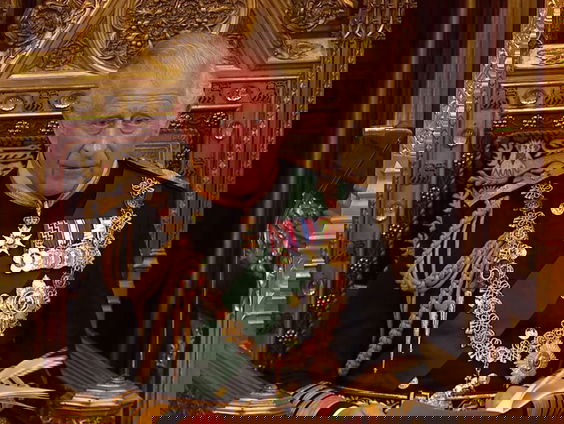 Anglicaanse priester Matthias Thijs en royaltydeskundige Simone Lamain over kroning Charles