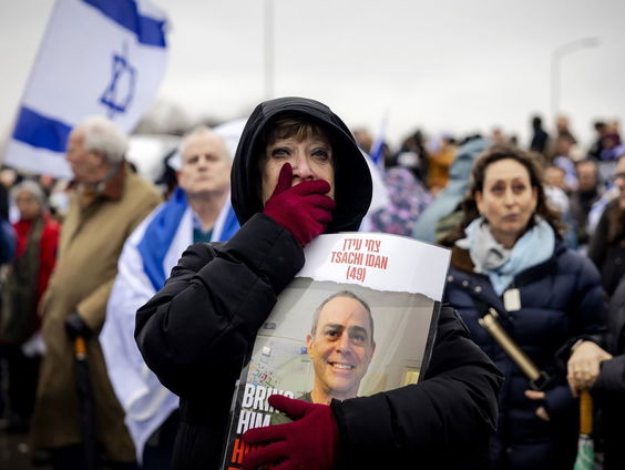 Familieleden Israëlische gegijzelden bij Strafhof: 'Actie kan druk opvoeren'