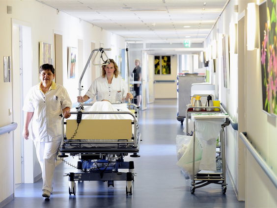 UMC Groningen zet statushouders in tegen tekort zorgpersoneel