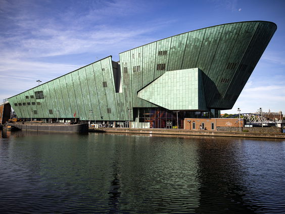 NEMO Science Museum blaast 100 kaarsen uit