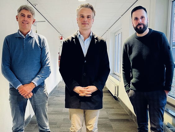 Joris Luyendijk kijkt als ex-correspondent naar Israël-Hamas en de verkiezingen in 'kinderboerderij Nederland'