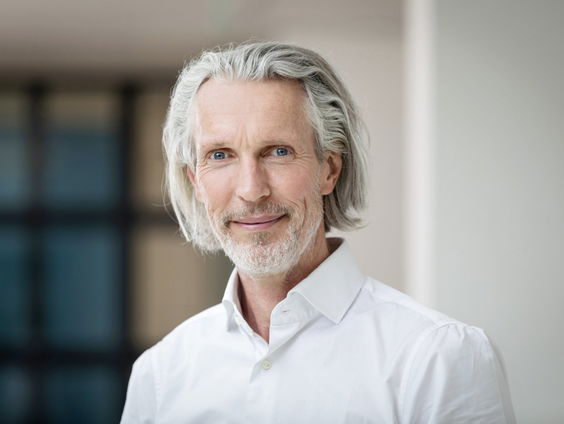 Lang leve de Nederlandse taal met Bas Bloem