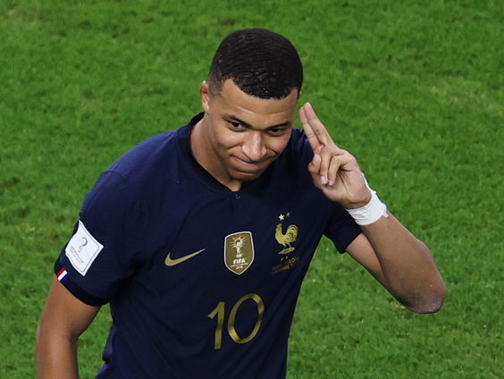 Zwijgzame Mbappé spreekt met zijn voeten en onverwachts met zijn mond