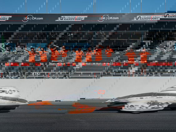 Solar Challenge team van de TU Delft vertrekt naar Australiƫ