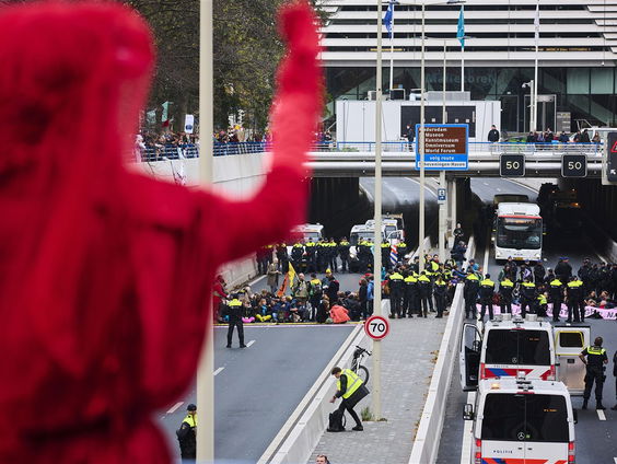Opgepakte klimaatactivisten: krokodillentranen of demonstratiecensuur?