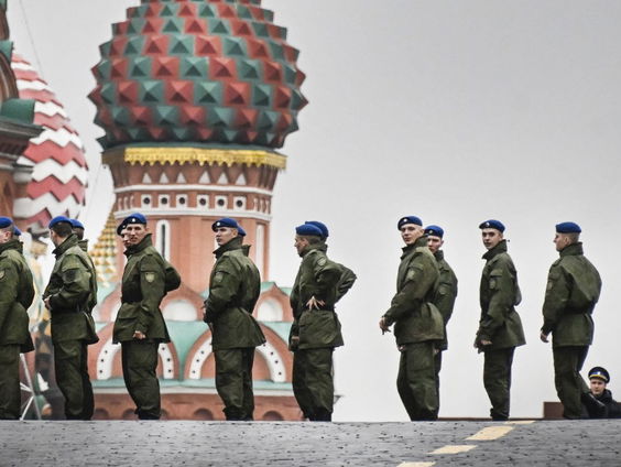 Het Russische leger heeft vanouds negen levens, en dan nog een