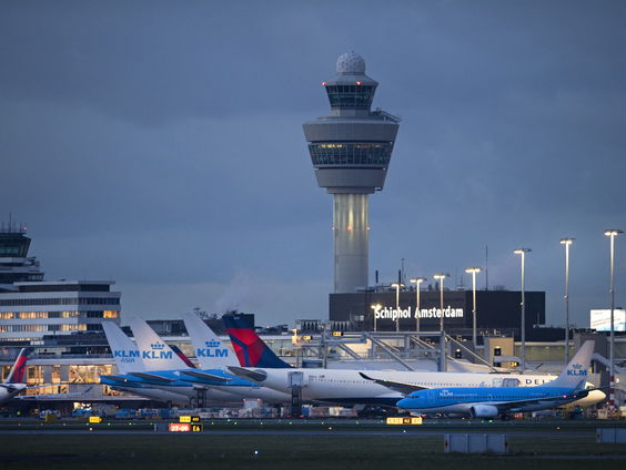 Schiphol en Lelystad Airport kopen massaal boerderijen op