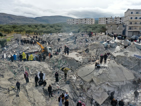 Meer dan 2300 doden na zware beving bij Turkije en Syrië: 'Dit soort aardbevingen zijn niet te voorspellen'