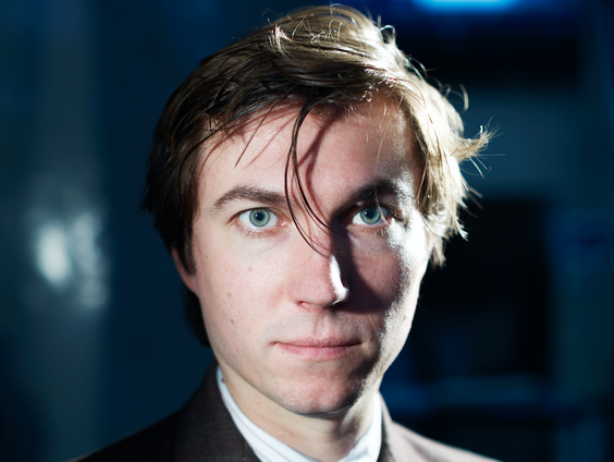 Kunststof - Steef de Jong, theatermaker en beeldend kunstenaar