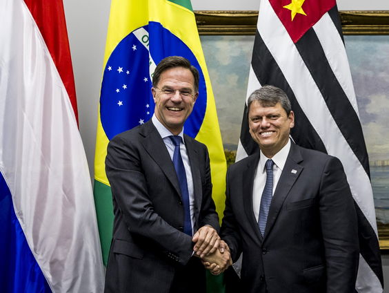 Rutte bezoekt Brazilië om de banden tussen Nederland en Brazilië te versterken