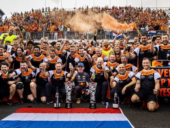 MAXimaal feest in druk Zandvoort