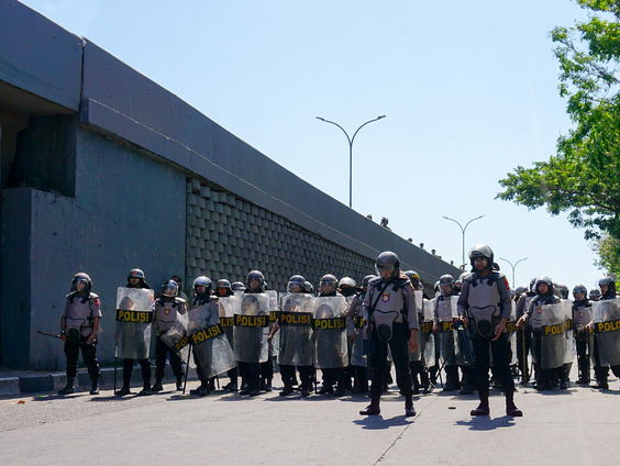 Schrijver en activiste Tessel ten Zweege over de relatie tussen activisme en de online wereld