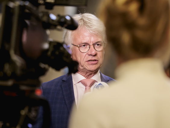 Commissaris van de koning John Berends legt taken neer