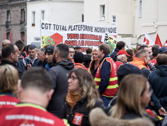 Bureau Buitenland - Een zwarte dinsdag in Frankrijk