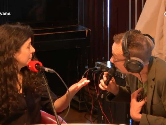 Messi en Suarez - Dat Messi en Suarez vrienden zijn, dat is bekend. Nu zijn hun telefoongesprekken gelekt ...