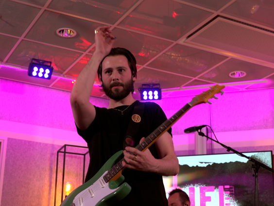 Laurence Jones - What's It Gonna Be (Live @ Giel)