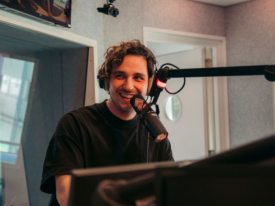 Nielson pakt TopSong met positieve boodschap op Stralen