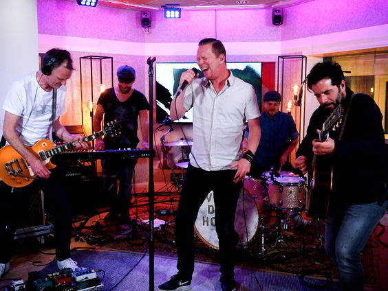 Van Dik Hout - Meer Dan Een Ander (Live @ Giel)