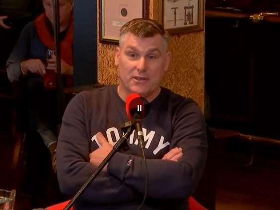 In Mighty Truckers van Discovery Channel volgen we vrachtwagenchauffeurs Dick en Johnny.