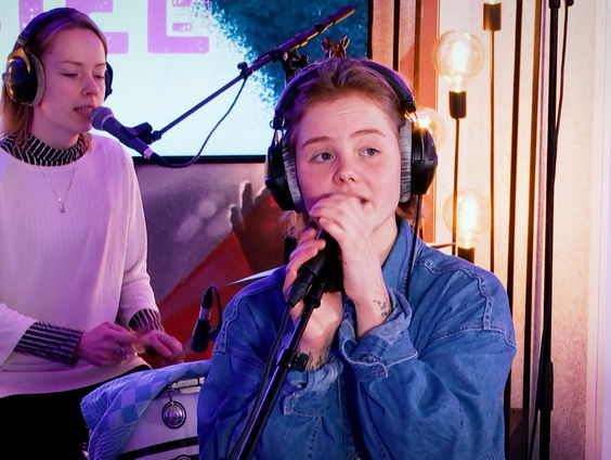 Loupe - Leave Me There (Live @ Giel)