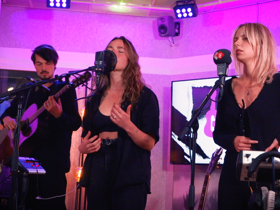 néomí - redemption (Live @ Giel)