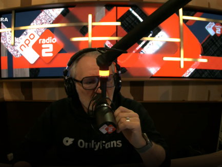 Jeroen heeft een nieuwe - opvallende - trui