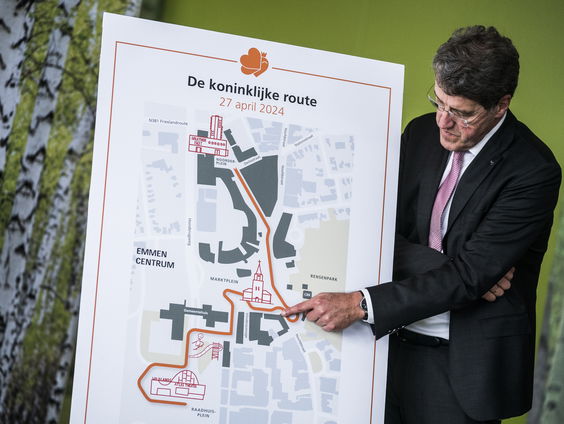 Burgemeester Emmen geeft tipje van de sluier Koningsdag: "Jannes is erbij"