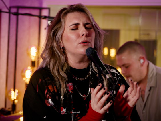 Alissa May - Radioactive (cover) (Live @ Giel)