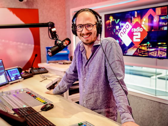 Rene Nouta loopt mee met de derde dag van de Elfstedenwandeltocht