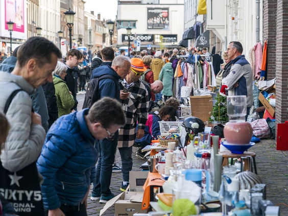 De vrijmarkt-traditie werd in de jaren '70 verzonnen: "Zodat iedereen wat te doen had"