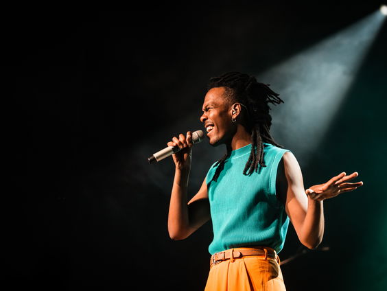 Bart verrast Jeangu Macrooy: zijn vrolijke nummer Space is NPO Radio 2 TopSong