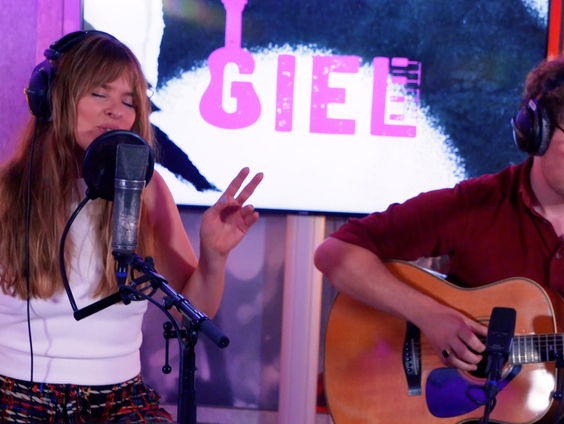 Sandra van Nieuwland - Paper Thin (Live @ Giel)