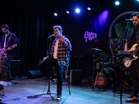 Jeroen van der Boom - Nu Jij Hier Niet Bent | live in Muziekcafé