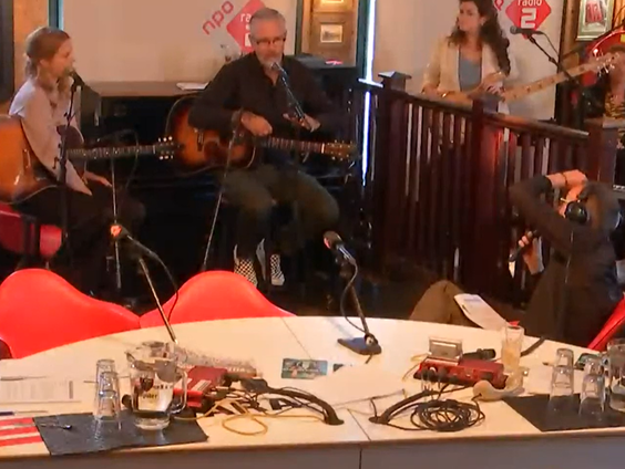 Maaike Ouboter en Eric Corton beantwoorden in hun voorstelling vragen van elkaar én van het publiek