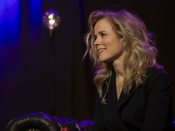 Ilse DeLange pakt de NPO Radio 2 TopSong met haar gloednieuwe single Tainted