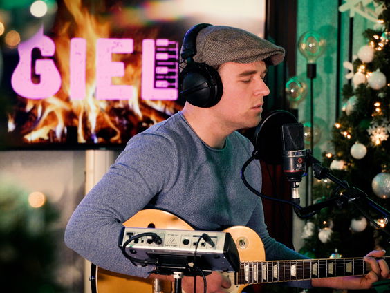 Emil Landman - Silent Night (cover) (Live @ Giel)