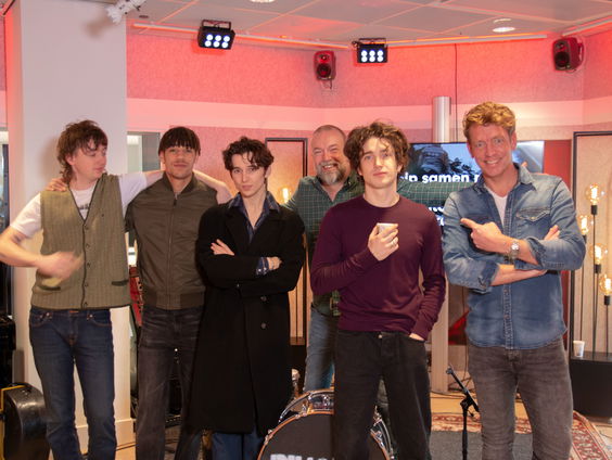 Inhaler over de aankomende release van hun nieuwe album Cuts & Bruises