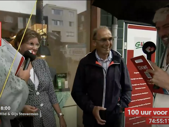 Gijs en Ruud spraken KWF collectanten op de markt in Drachten