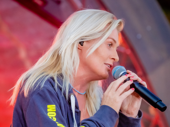 Bart roept luisteraars op Miss Montreal te verrassen met TopSong