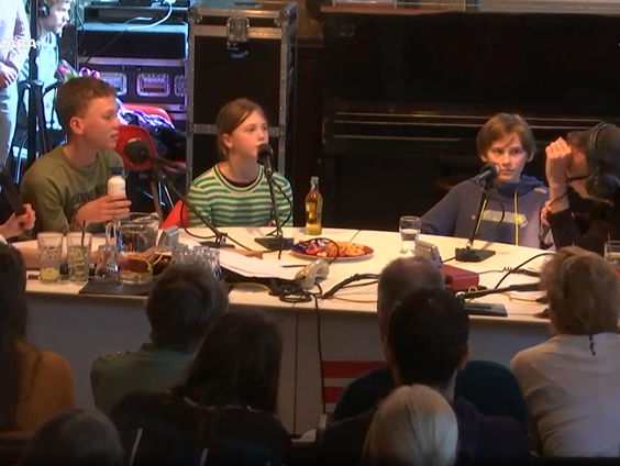 Na suiker, TikTok, Fortnite en Netflix zijn onze kinderen nu verslaafd aan schaken. Dominique, Hidde en Joshua vertellen hoe leuk het is.